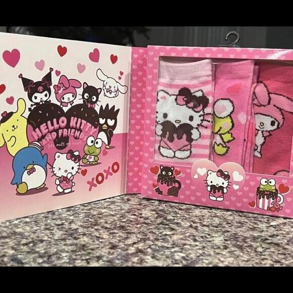 Hello kitty and friends Valentines Day Socks - Picture 1 of 4